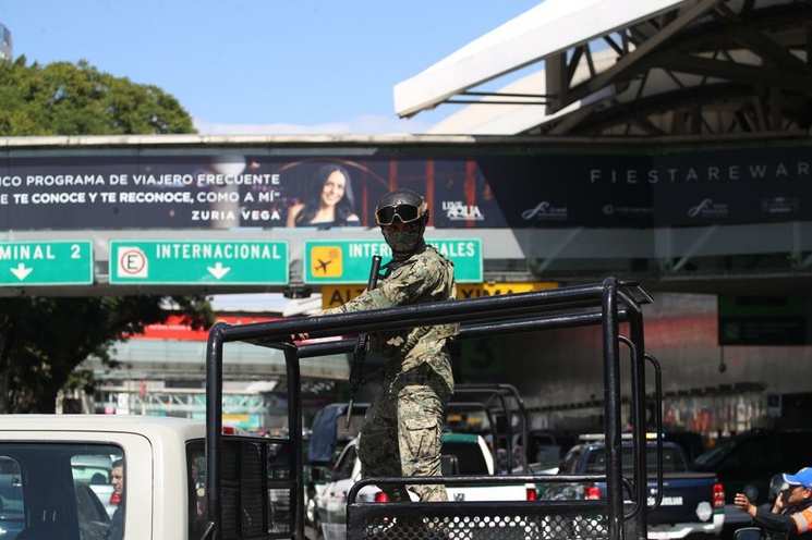 Video: Balacera en las inmediaciones del aeropuerto de la CDMX; un policía herido y el agresor fue detenido