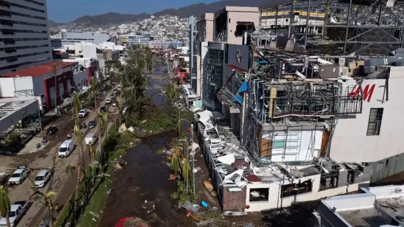 Video: Hay solvencia para enfrentar afectaciones del huracán ‘Otis’: SHCP. A partir de este viernes sacarán a turistas de Acapulco por la vía aérea
