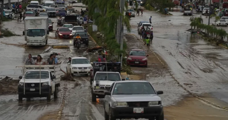 Videos: Reabierta la autopista México-Acapulco, reanudan servicio eléctrico al 40% de afectados por Otis; miles laboran para restablecer servicios o en reparaciones