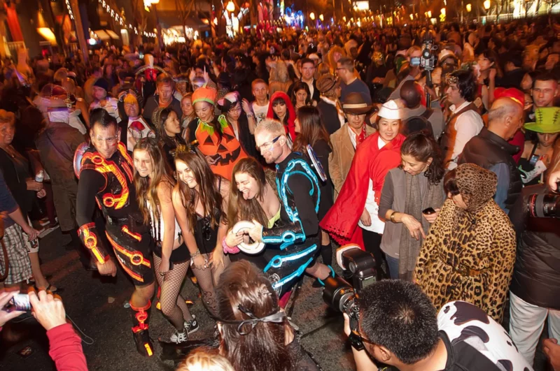 El Departamento de Salud del Condado de LA llama a impedir que rebrote el Covid en festejos de Halloween