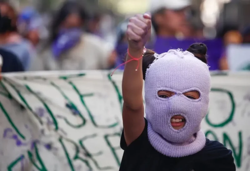 Cientos de miles, exigen un alto a la crisis de violencia contra mujeres
