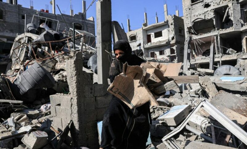 Intensifica Israel ataques en Gaza; miles de atrapados en casas y hospitales, sin luz, agua y alimentos