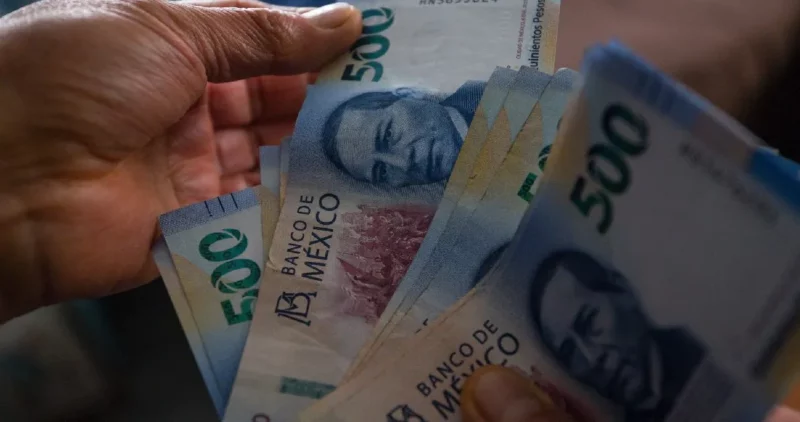 La moneda mexicana tiene su mejor semana en 2.5 años mientras el dólar se desploma