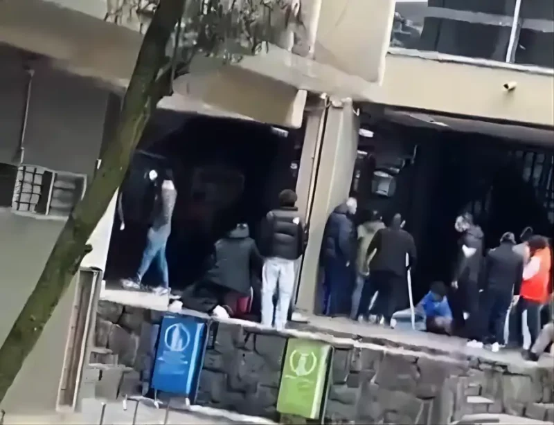 Videos: Enfrentamiento en FCA de la UNAM; señalan participación de presuntos “porros” y encapuchados