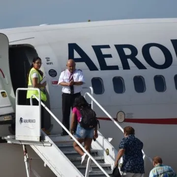 Acapulco y Coyuca regresan paulatinamente a la normalidad: AMLO. El aeropuerto reanuda operaciones diurnas, sólo de vuelos nacionales.Llega megacaravana