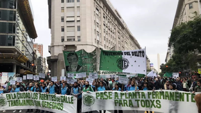 Gremio del Estado argentino denuncia penalmente a Milei. Despide a siete mil trabajadores estatales