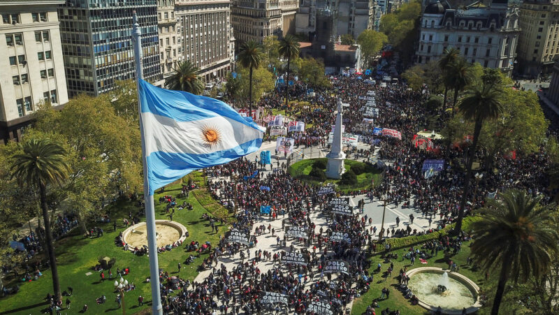 Movimientos sociales de Argentina desafían el protocolo ‘antipiquetes’ de Milei y salen a las calles este miércoles