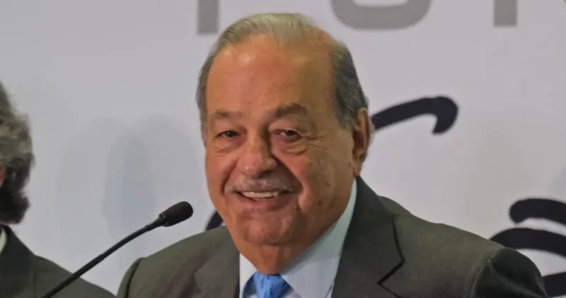 Súper peso y estabilidad macro de México permiten a Carlos Slim superar los 100 mil millones de dólares