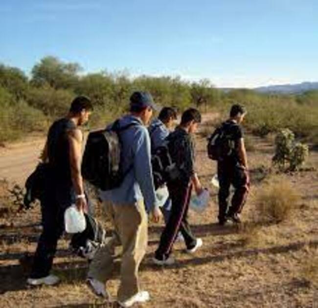 Juez federal prohíbe la separación de familias de migrantes en la frontera