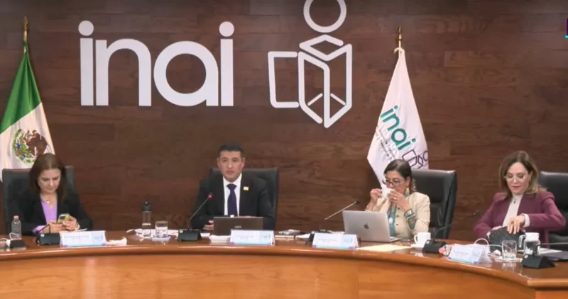 Adrián Alcalá, nuevo presidente del INAI; recibe el voto de calidad