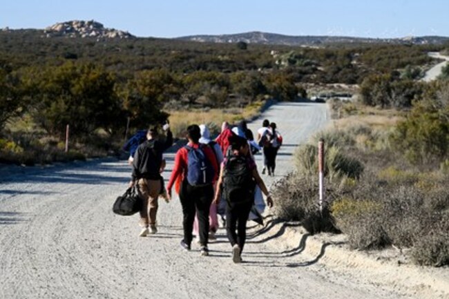 Aumento de violencia de los cárteles mexicanos impulsa migración récord a EU