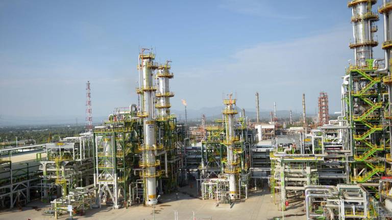 El gobierno ocupa temporalmente la planta de hidrógeno operada por firma francesa dentro de la refinería de Tula; aduce razones de utilidad pública