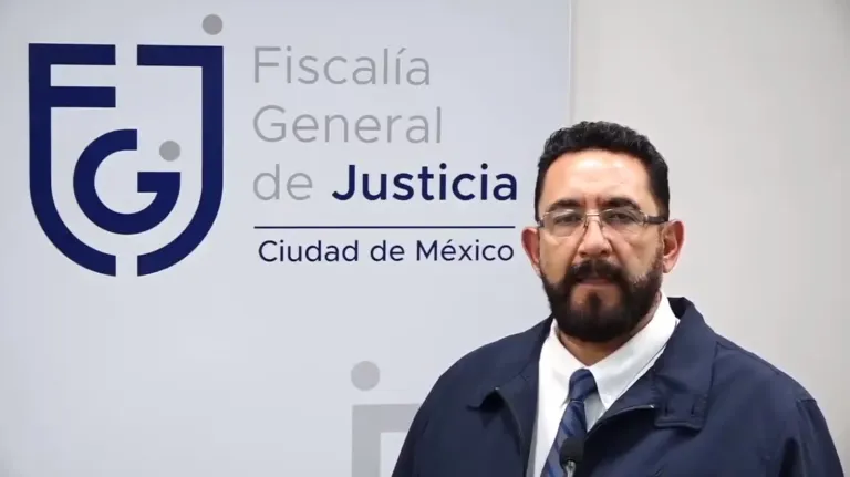 Video: Ulises Lara, encargado de la Fiscalía de la CDMX, apenas tramitó su cedula profesional y estudió derecho entre 2016 y 2018. Ha sido catedrático universitario