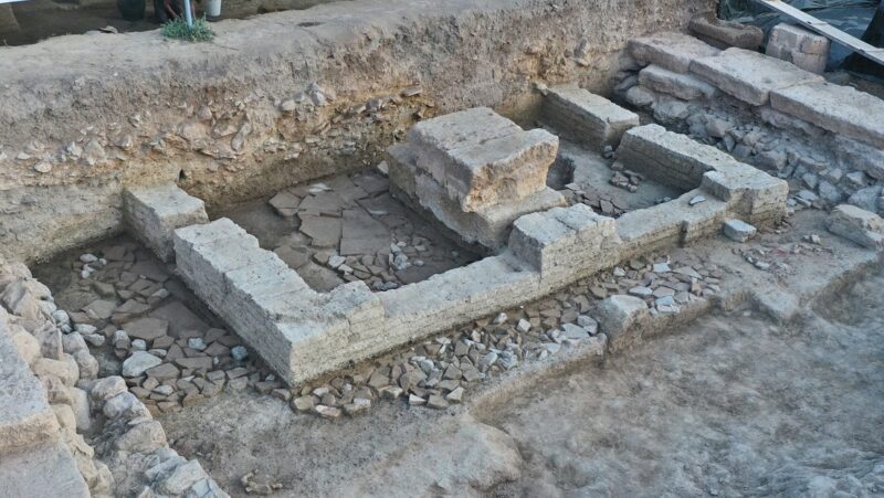 Un antiguo templo con tesoros de oro y joyas es desenterrado en Grecia