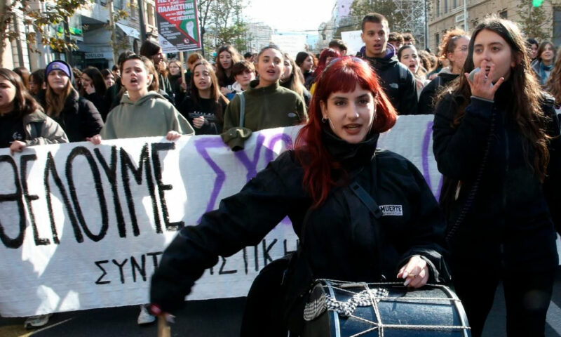 Universitarios griegos protestan por la creación de casas de estudio superiores privadas