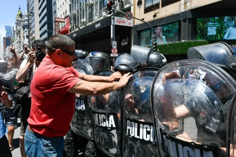 Justicia argentina suspende reforma laboral de Milei