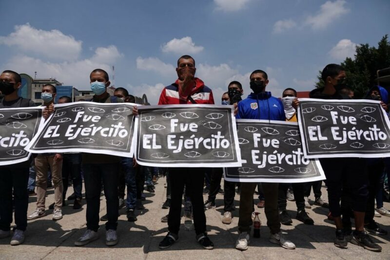 Formal prisión a ocho militares que participaron en la desaparición de los 43 de Ayotzinapa