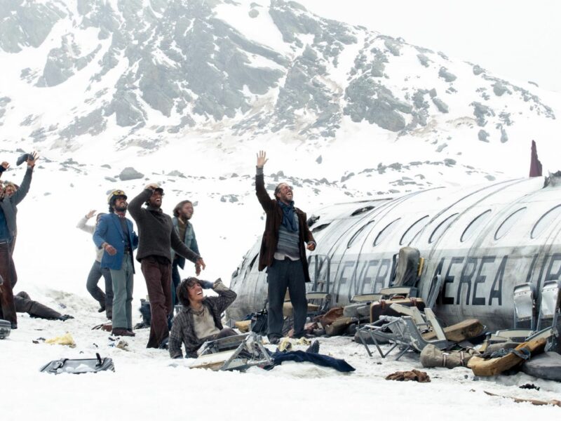 Video: “La sociedad de la nieve” arrasa en los Goya y mira a los Óscar