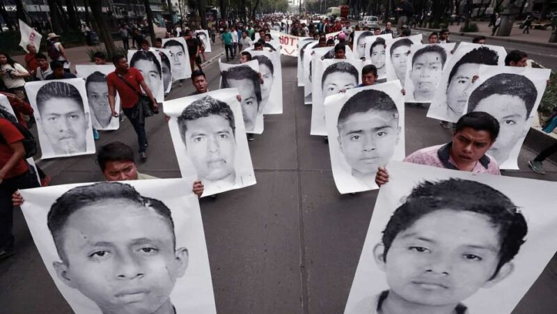 Nuevas órdenes de aprehensión contra ocho militares por caso Ayotzinapa