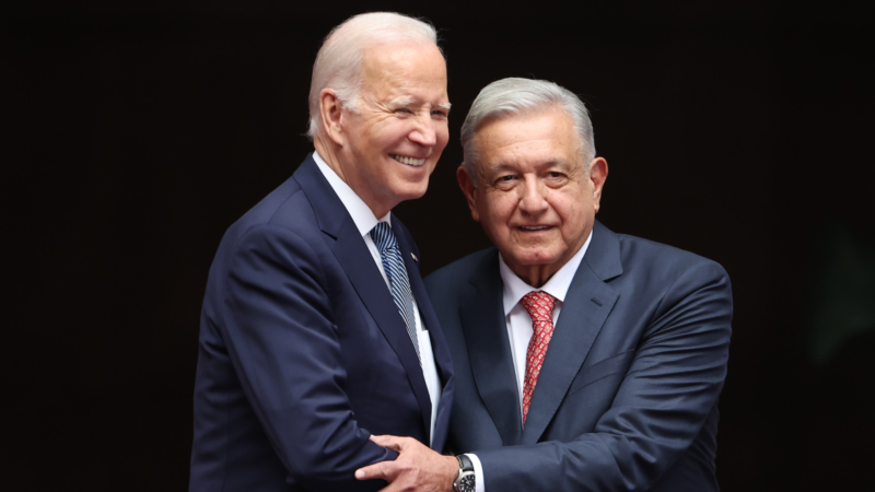 AMLO habló con Biden. “Letra muerta, ley que ignore causas de la migración”, le dijo
