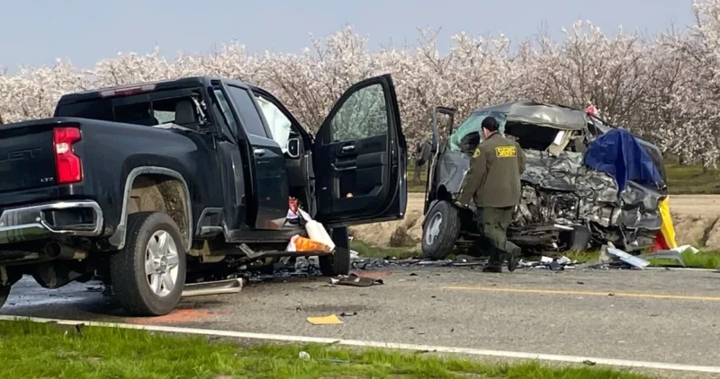Siete trabajadores agrícolas murieron en accidente carretero en el Valle Central de California