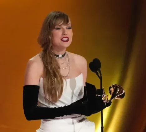 Taylor Swift hace historia en los Grammy: conquista su cuarto premio a álbum del año