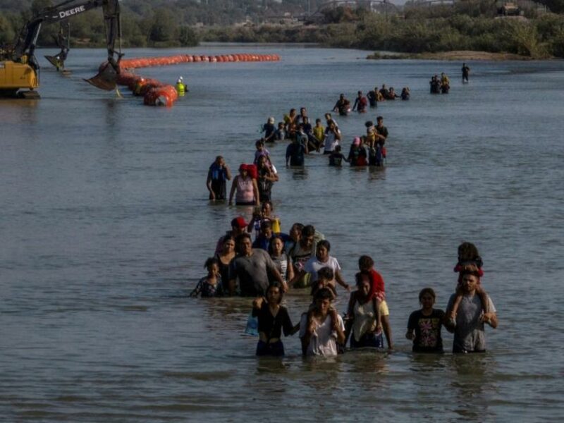 La Corte Suprema de EU invalida la ley texana que permitía detener a migrantes