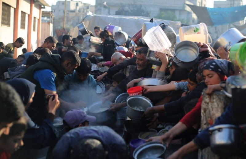 Agobia la hambruna en Gaza e Israel frena la distribución de ayuda humanitaria