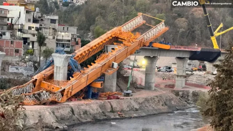 Videos: Desplomó una grúa de 800 toneladas usada en obras del Tren Interurbano México-Toluca. No hubo heridos