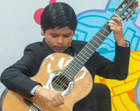 Videos: Bastián Rosales, el niño mexicano prodigio de la guitarra