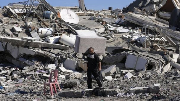 Israel bombardea por enésima ocasión a Gaza e Irán lo amenaza con represalias
