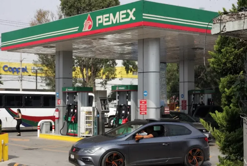 Pemex: baja la deuda y crece la producción de gasolina y diésel. La fortaleza del peso afecta sus utilidades; al igual que la CFE, reporta caída de más de 90%.
