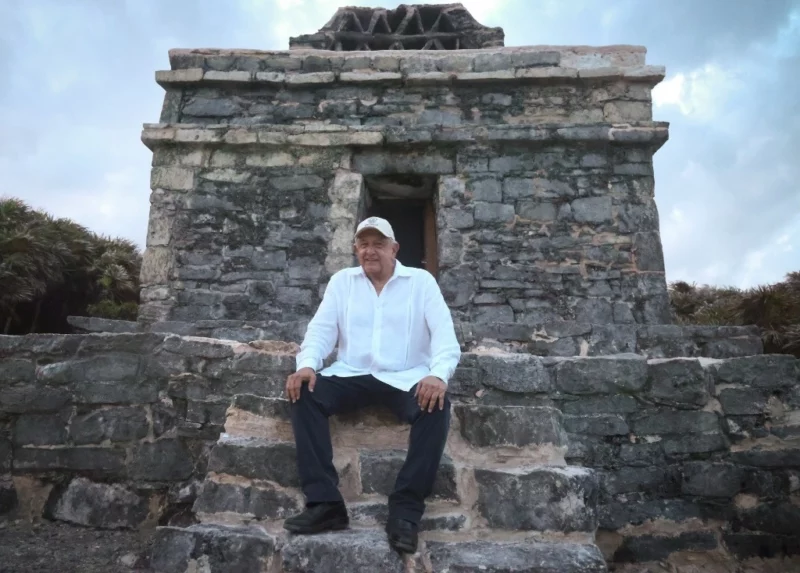 AMLO visita zonas arqueológicas restauradas en Tulum
